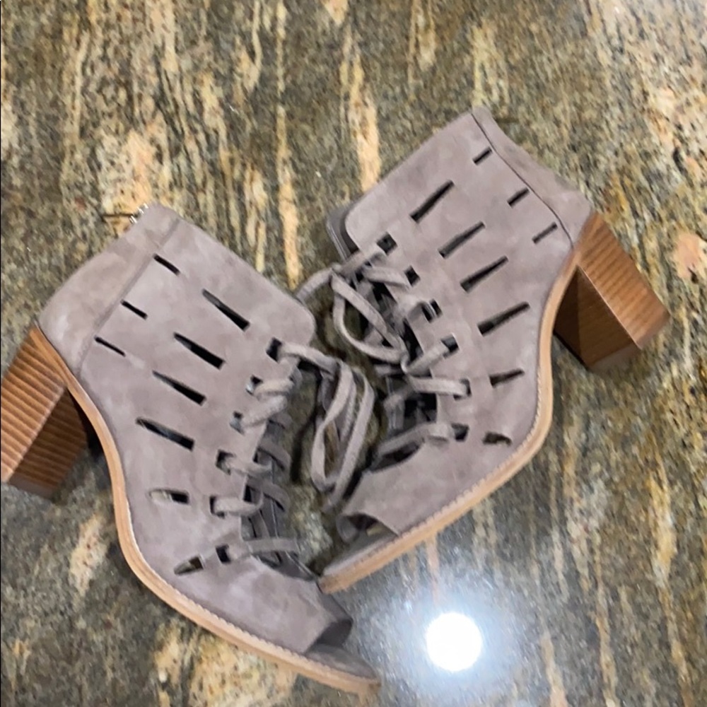 Vince Camuto suede Tressa lace up heel size 8